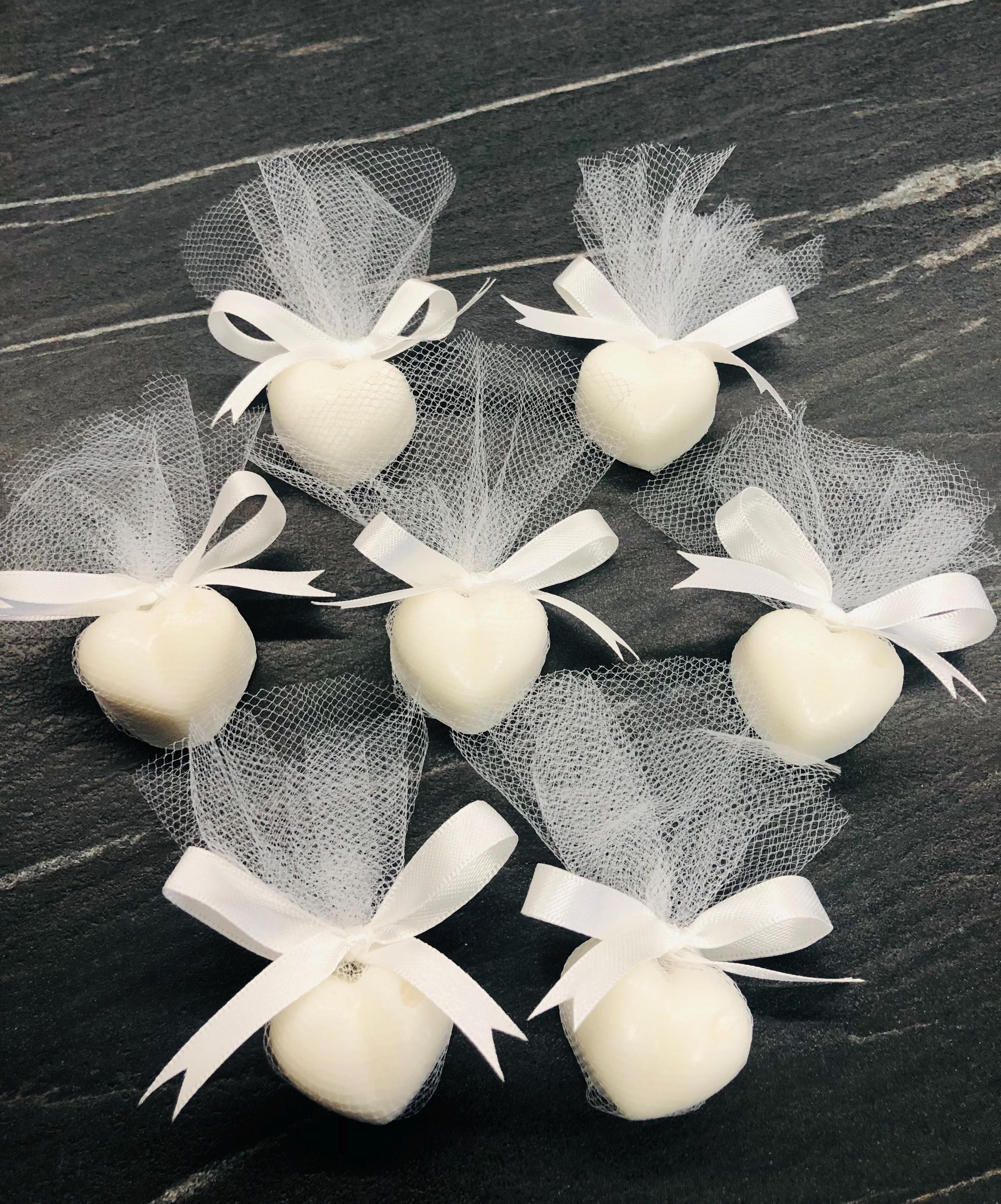 SAVON en forme de Cœur avec tulle/MARQUE-PLACE MARIAGE/petits savons/marque-place personnalisé/petits cadeaux pour les invités