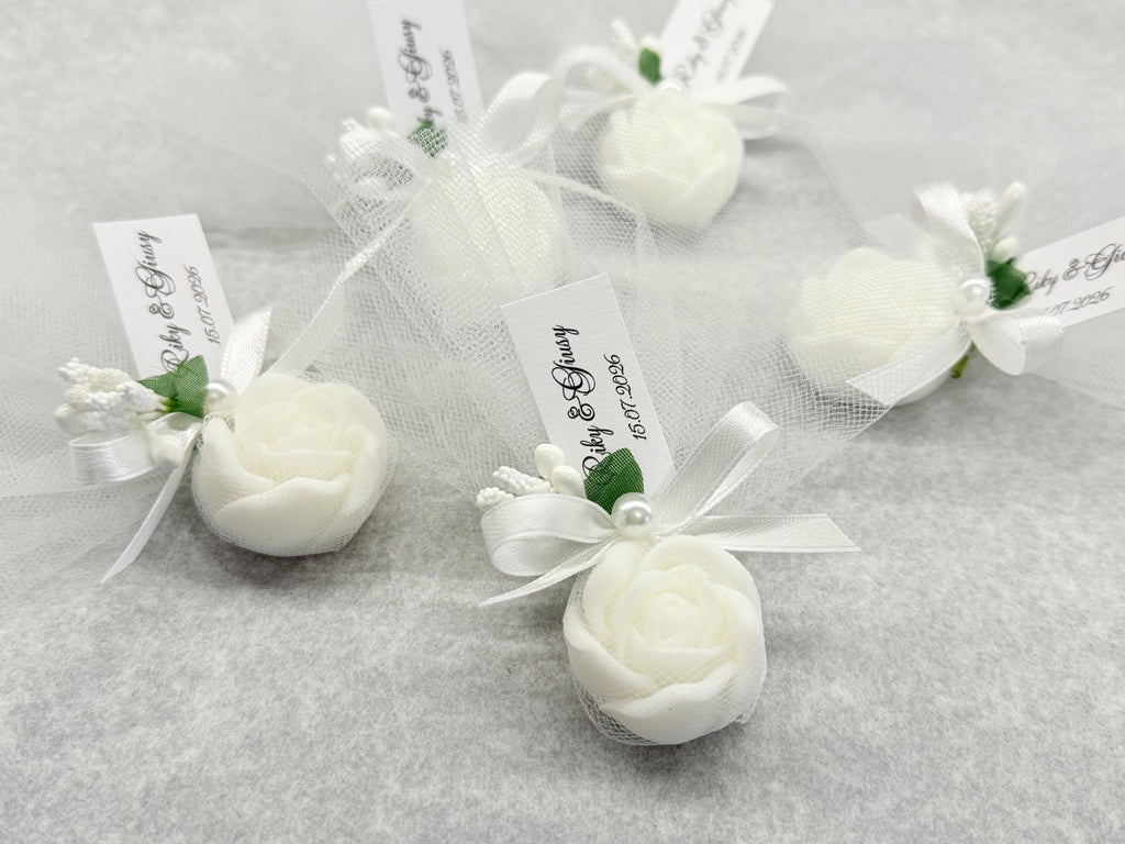 SAVON «ROSE» avec tulle et étiquette personnalisée
