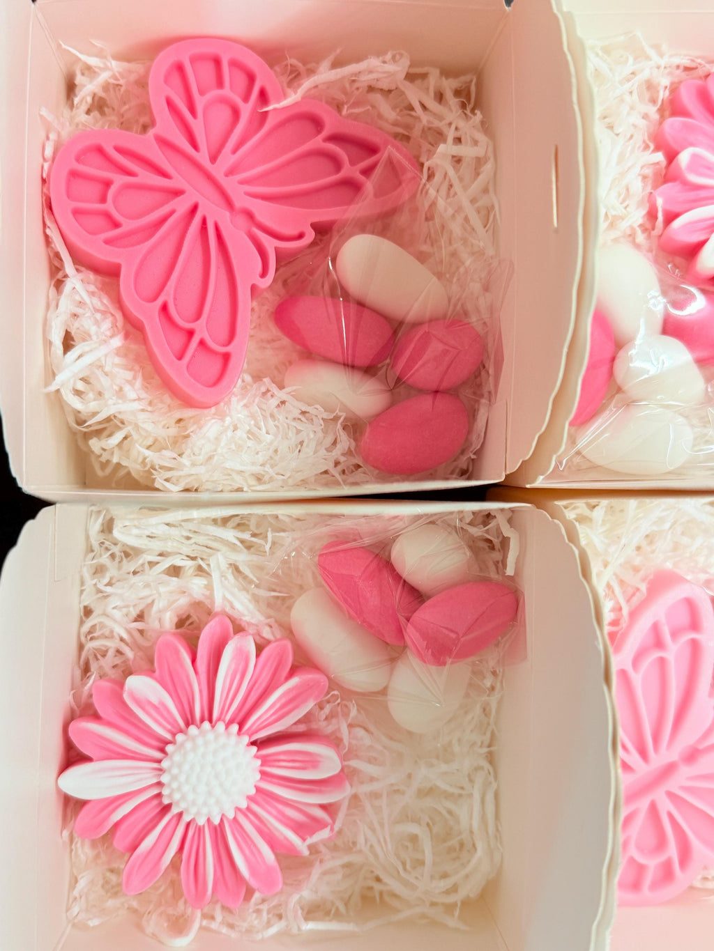 Mix “SAPONE FARFALLA ORIGAMI e MARGHERITA” con scatola, confetti e tag personalizzato