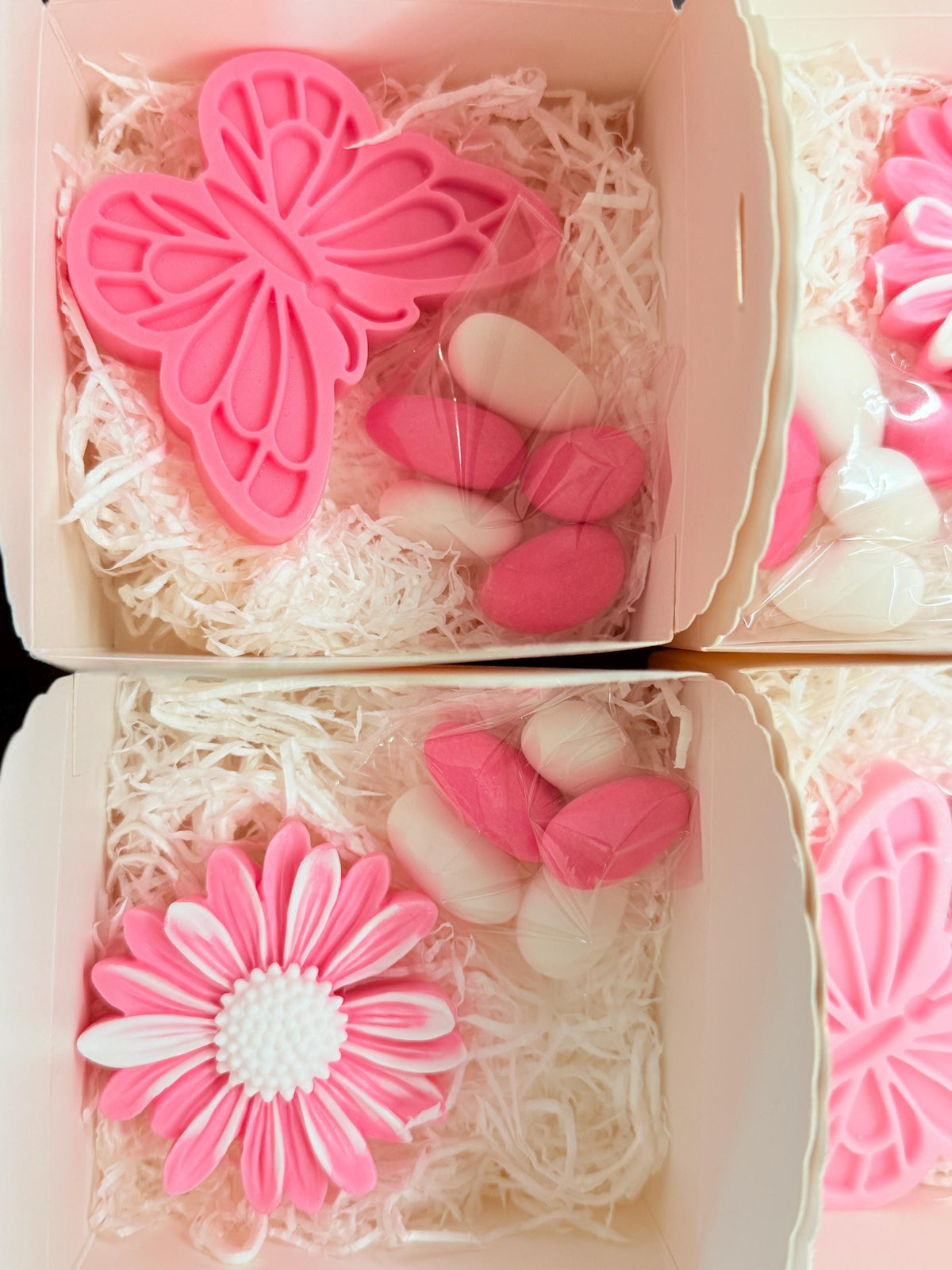 Mix “SAPONE FARFALLA ORIGAMI e MARGHERITA” con scatola, confetti e tag personalizzato