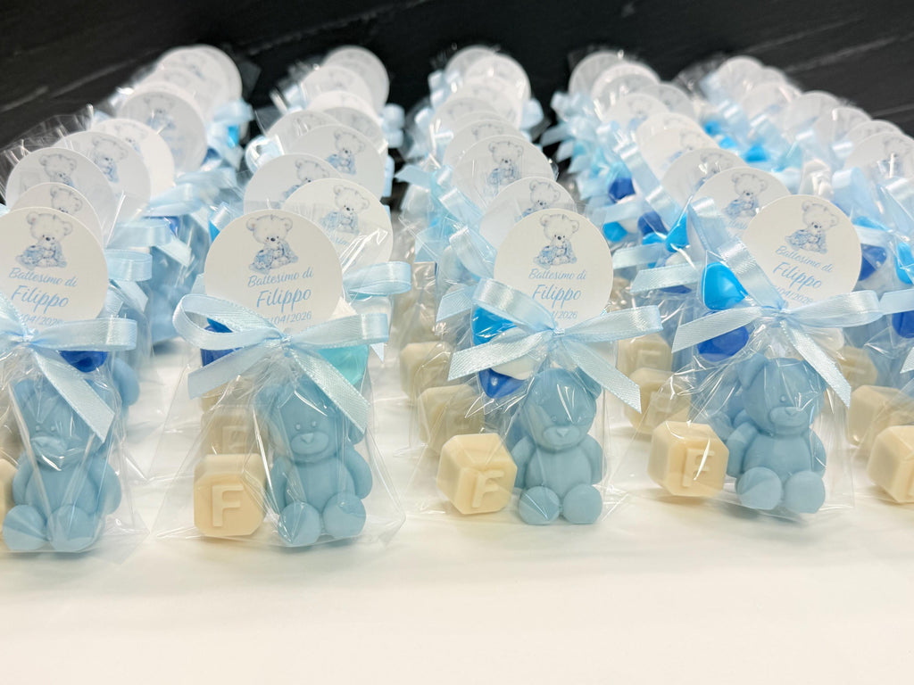 SAPONE "ORSETTO + LETTERA"  con 5 Confetti cuoricino, sacchetto trasparente e tag personalizzato