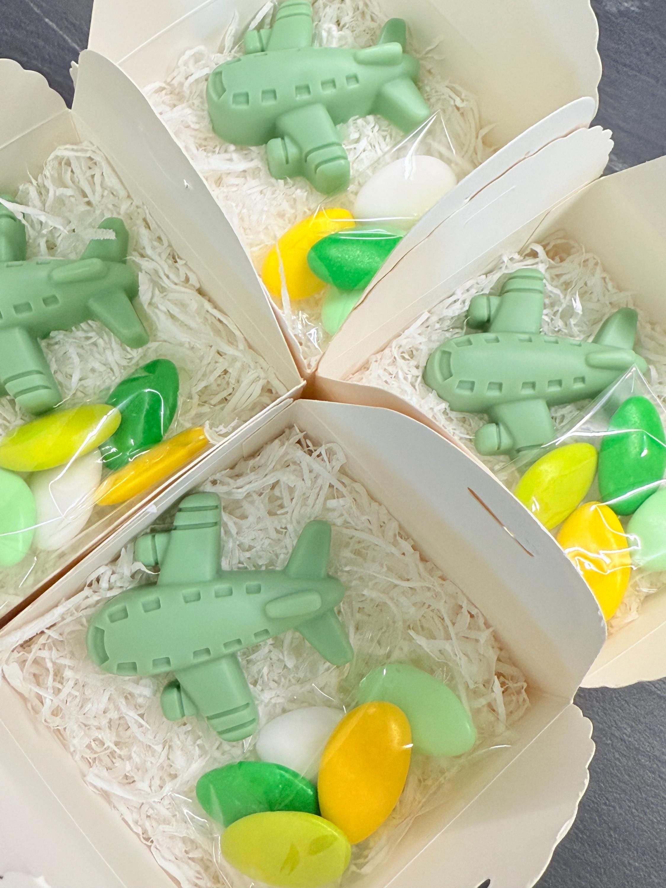 SAVON Avion avec boîte, dragées et étiquette personnalisée /cadeaux de baptême/baby shower/naissance/anniversaire enfants/communion/confirmation