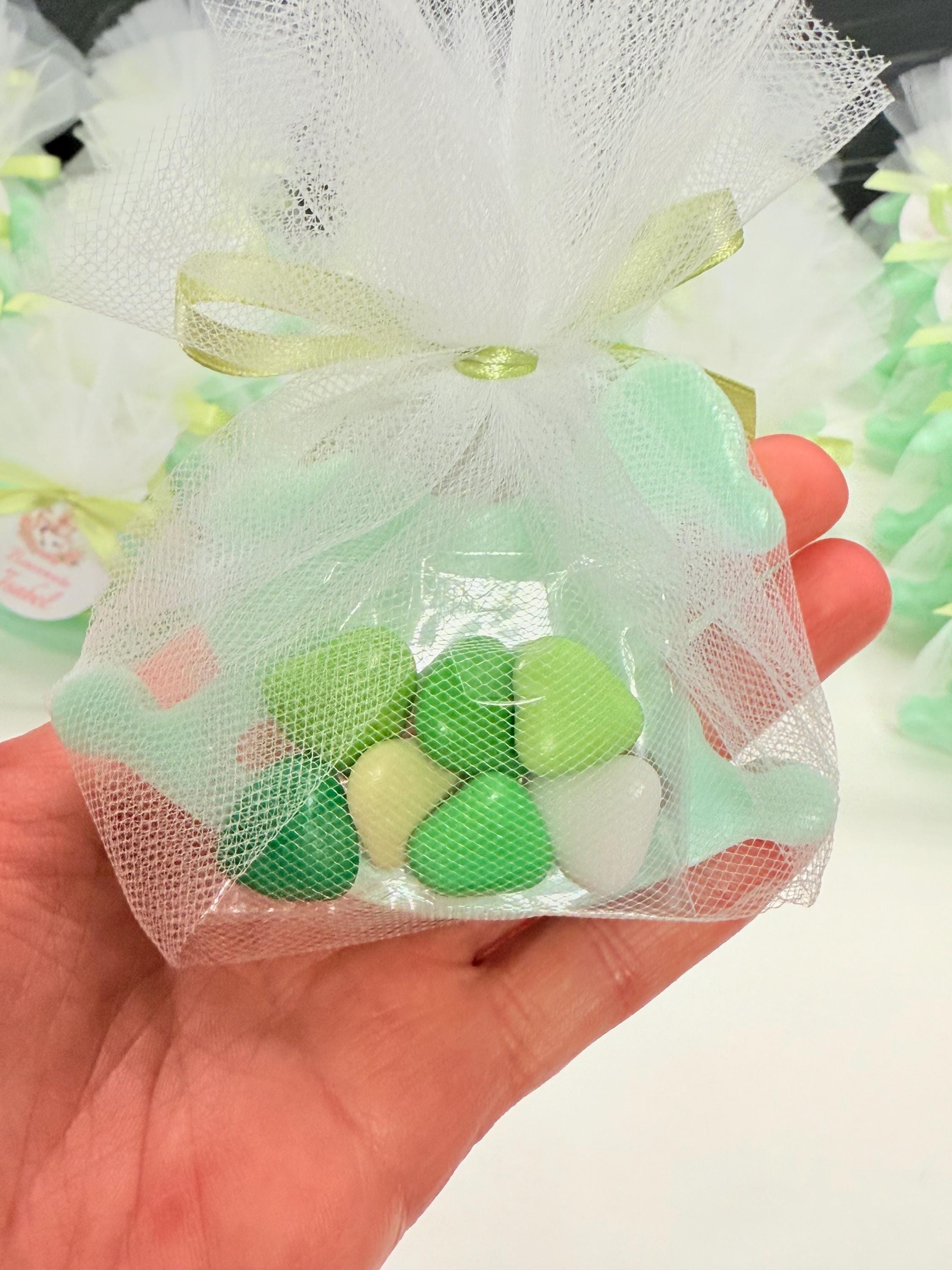 SAVON "CHEVAL À BASCULE" avec 7 dragées cœur, tulle et étiquette personnalisée