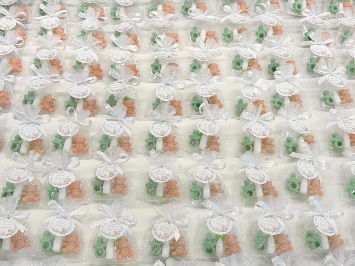 Mini saponette a forma di biberon, ciuccio e orsetto in sacchetto organza – bomboniera per nascita e baby shower