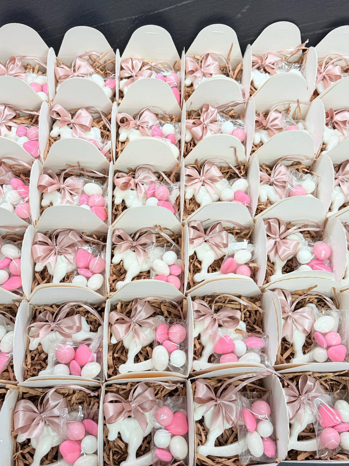 Profuma_cassetti_cavallo_dondolo_scatola_confetti_tag_personalizzato_baby_shower