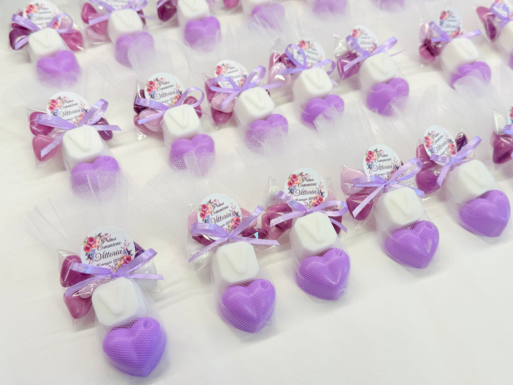Dettaglio sapone cuoricino lettera personalizzato tulle confetti comunione nascita battesimo TatiArt