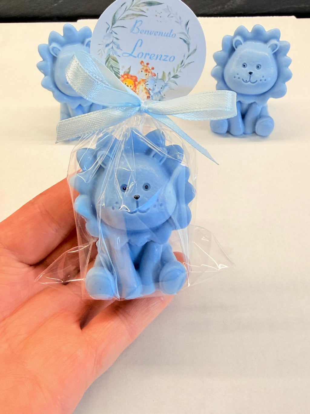 Sapone leoncino 3D con sacchetto trasparente e tag personalizzato – bomboniera safari per battesimo e nascita