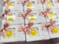 Sapone margherita personalizzato con scatola, confetti e tag adesivo – bomboniera per matrimonio