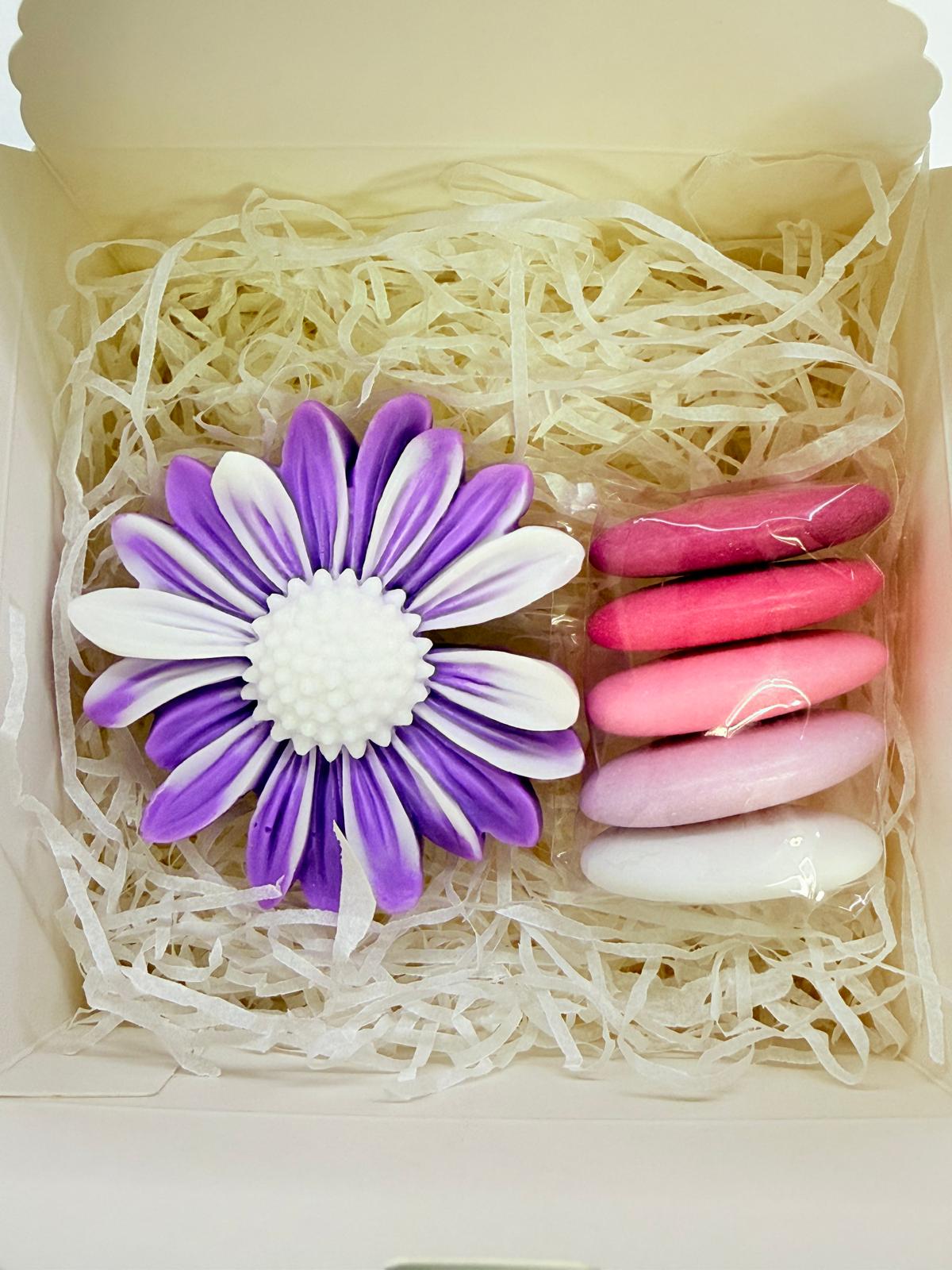 Sapone margherita con scatola, nastro e tag personalizzato – bomboniera per battesimo e nascita