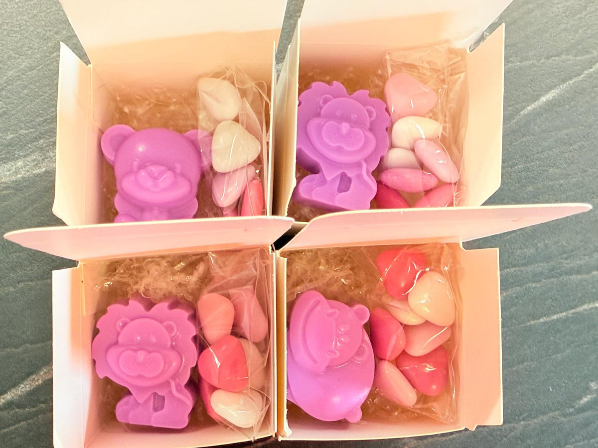Sapone mix animaletti con scatola, 7 confetti cuoricino e tag personalizzato – bomboniera per battesimo