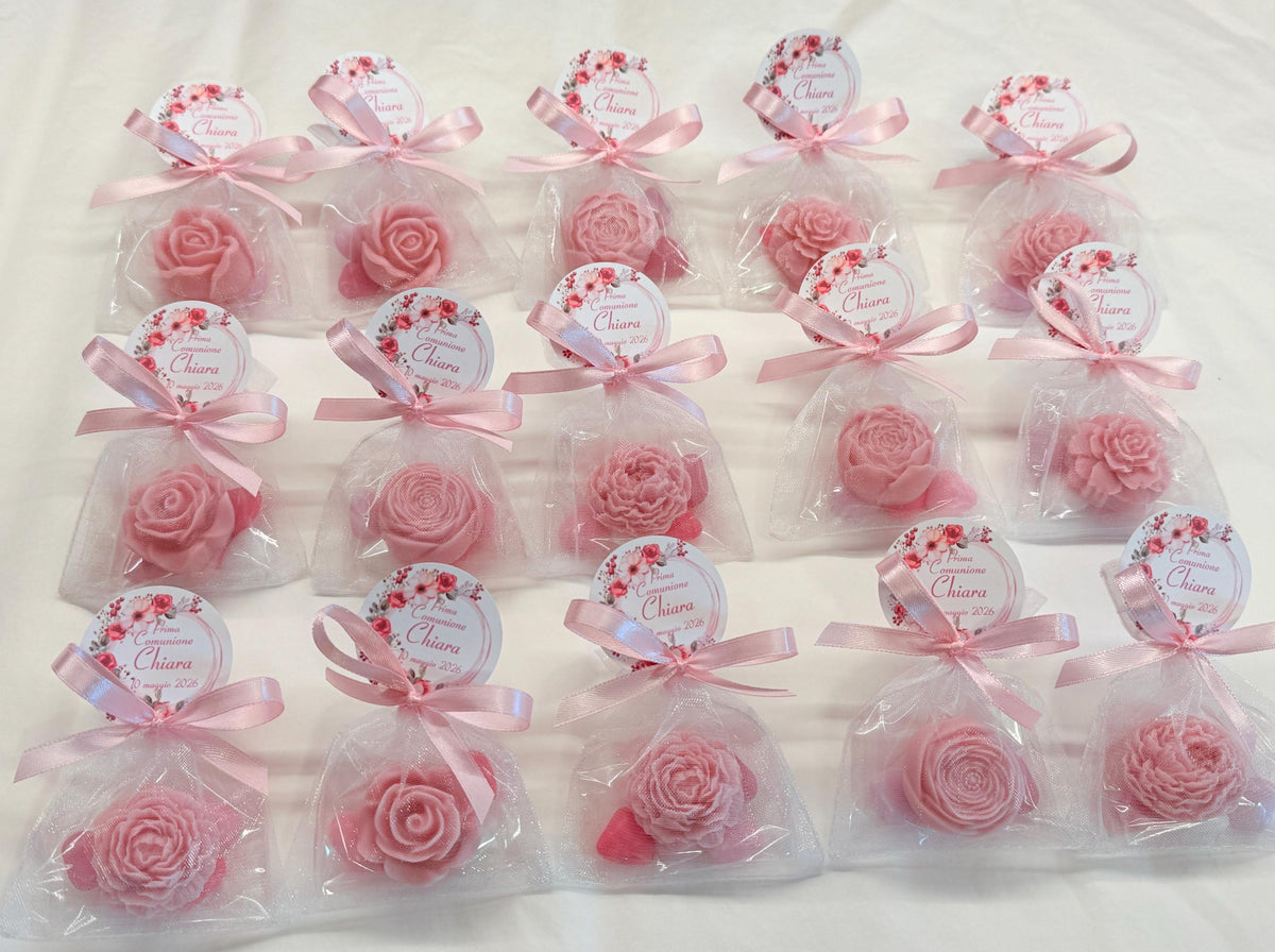 Sapone piccoli fiori bomboniera con sacchetto organza confetti cuoricino e tag personalizzato