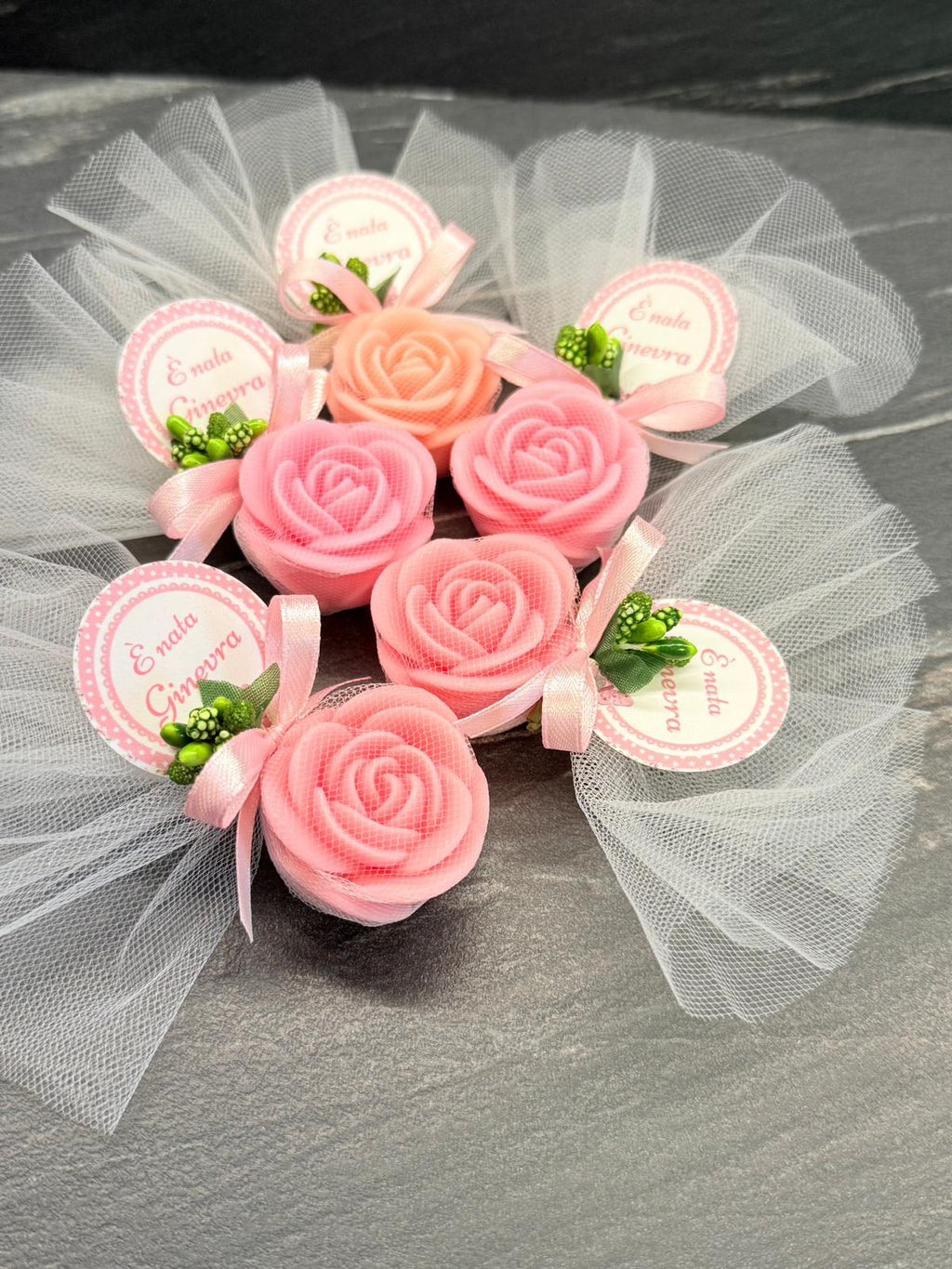 Saponetti rosa colorati e profumati con tulle – bomboniera per comunione, battesimo e anniversario