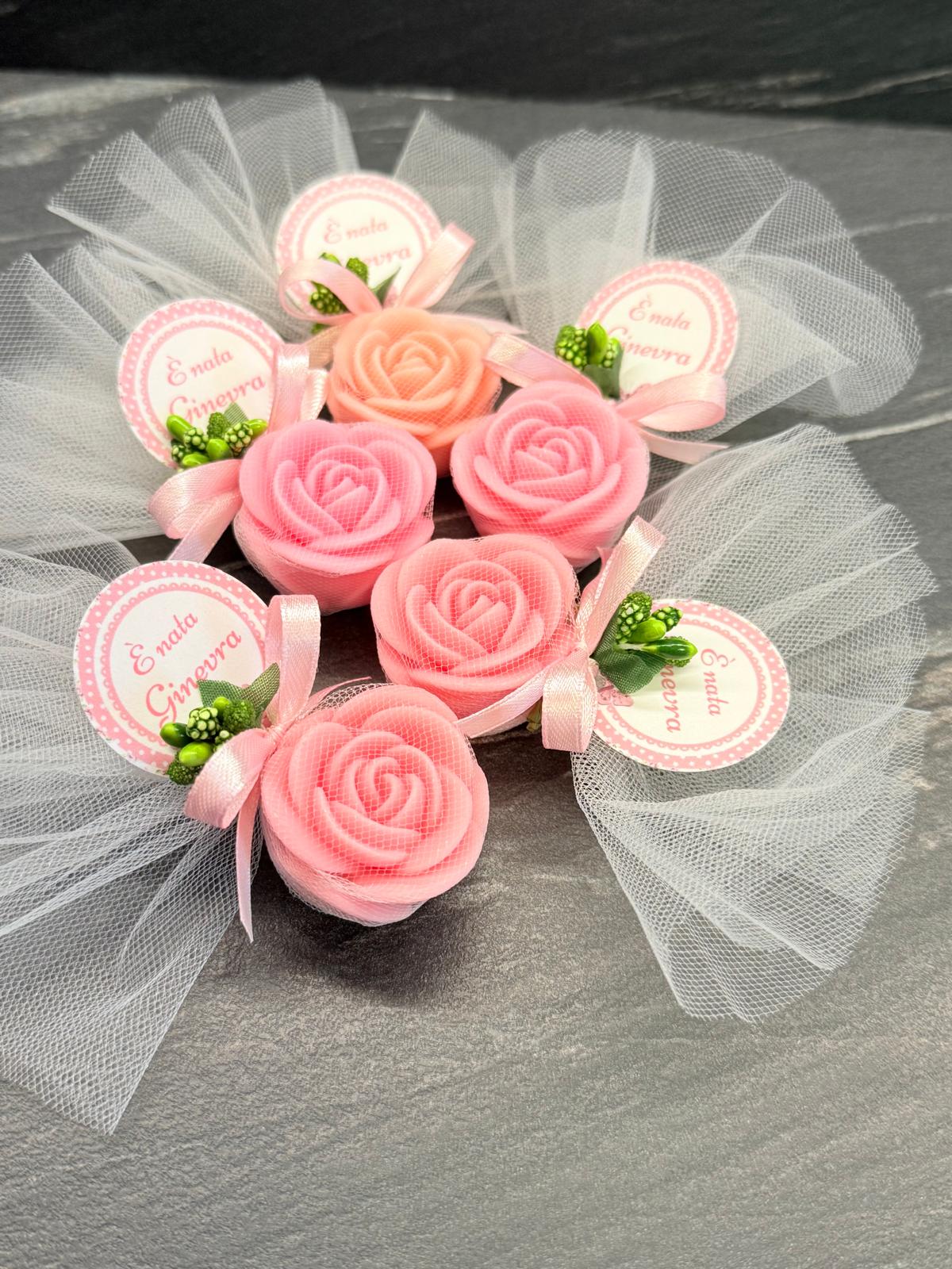 Saponetti rosa colorati e profumati con tulle – bomboniera per comunione, battesimo e anniversario